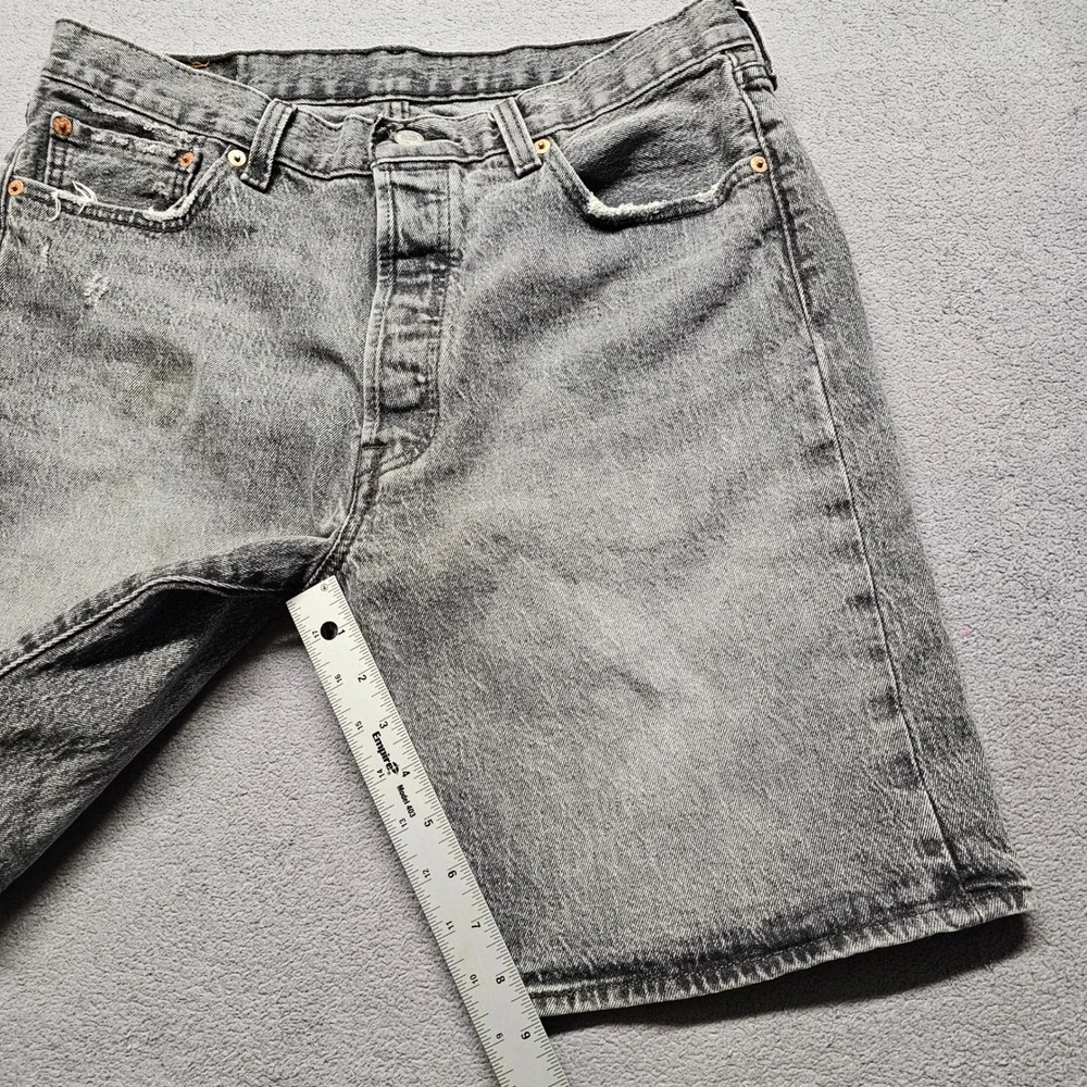 Levis 501 Original Fit Gray Distressed Denim Shorts Mens W34 L9 Button Fly Jorts